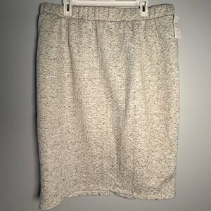 NWT LIVI for Lane Bryant Women Skirt Size 18/20 Comfort